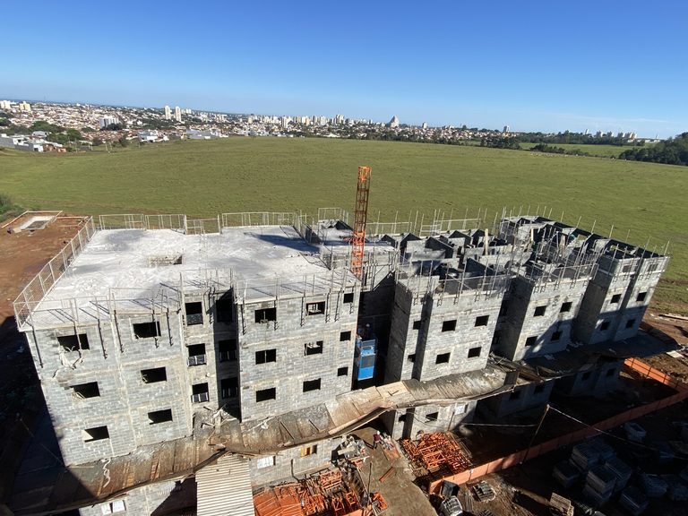 Canteiro de obra de empreendimento residencial vertical